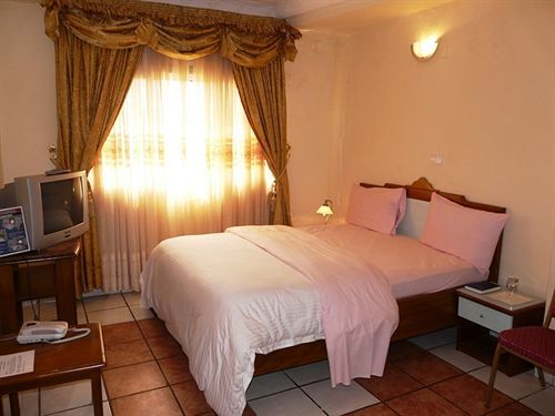 Azam Hotel Bamenda المظهر الخارجي الصورة