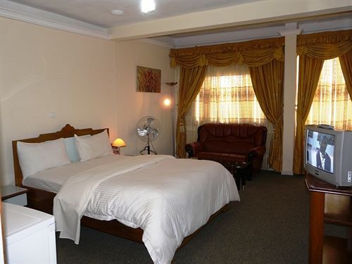 Azam Hotel Bamenda المظهر الخارجي الصورة