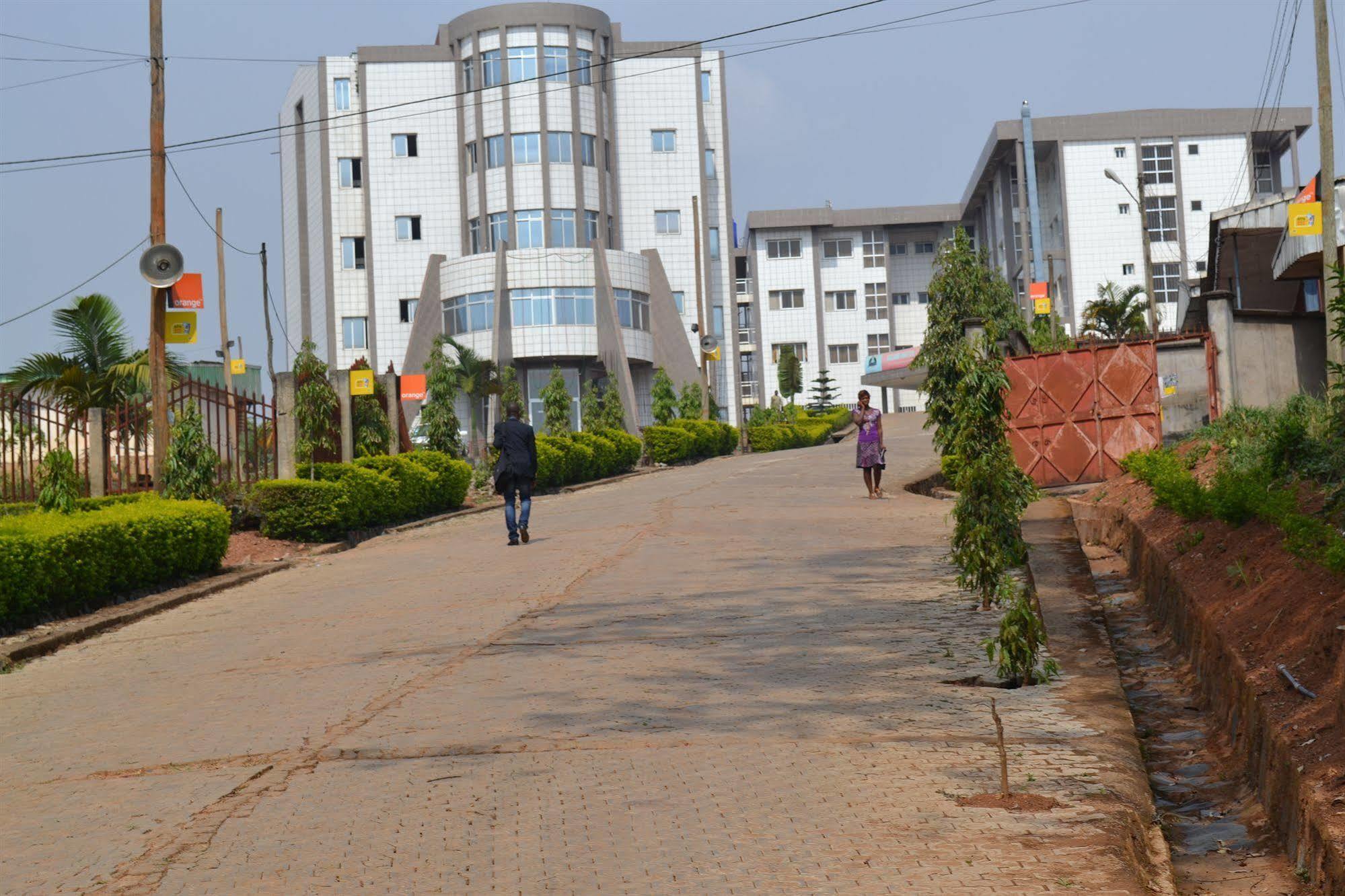 Azam Hotel Bamenda المظهر الخارجي الصورة