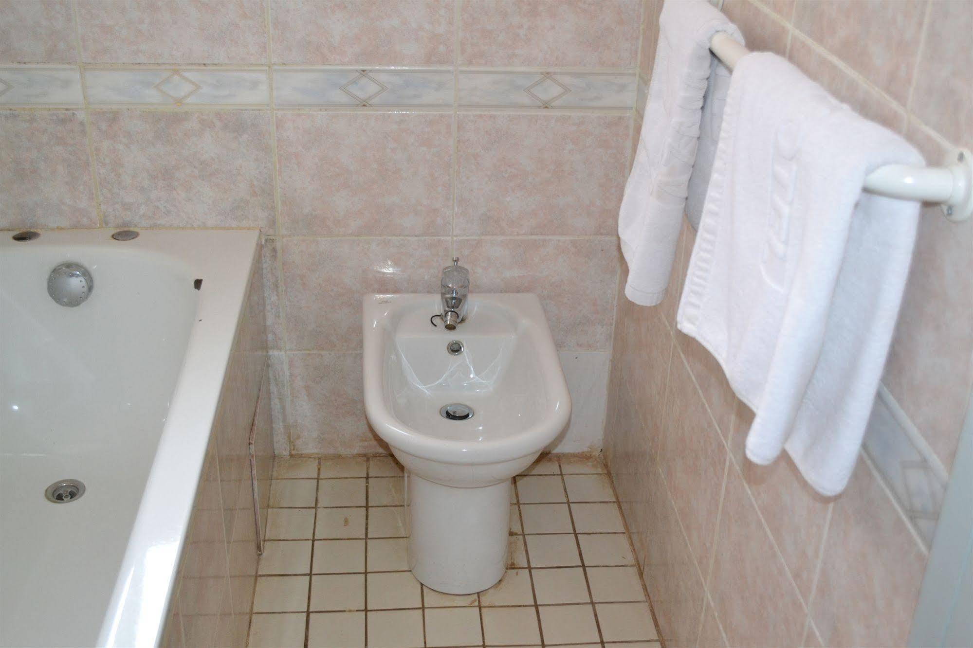 Azam Hotel Bamenda المظهر الخارجي الصورة